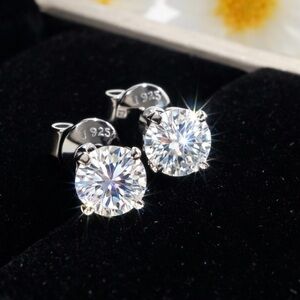 A pair tiny solitaire moissanite silver stud earrings- 2.0 carat-Diamond